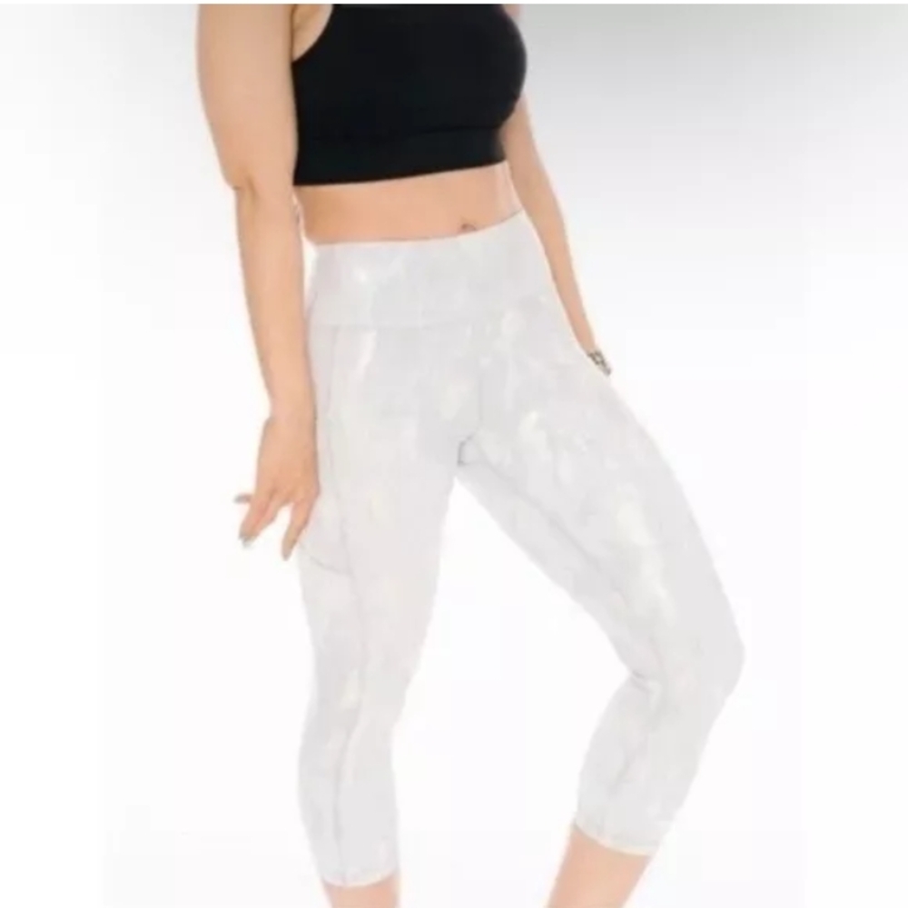 White High-Waisted Leggings